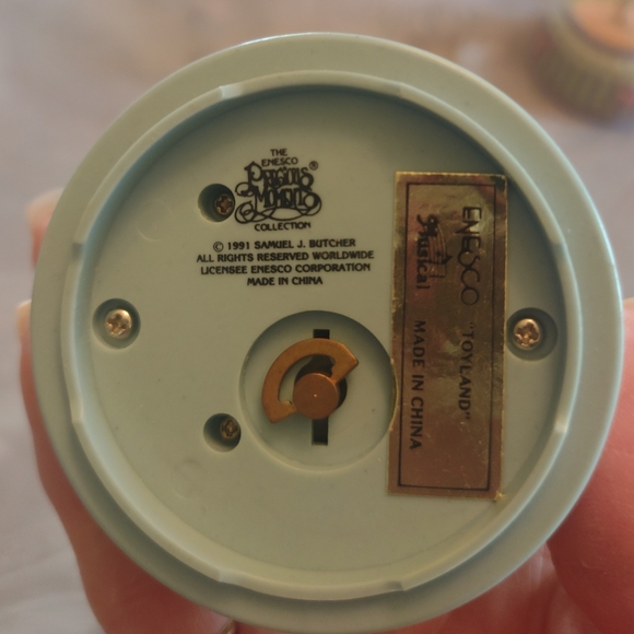 Precious Moments music box - Picture 2 of 2